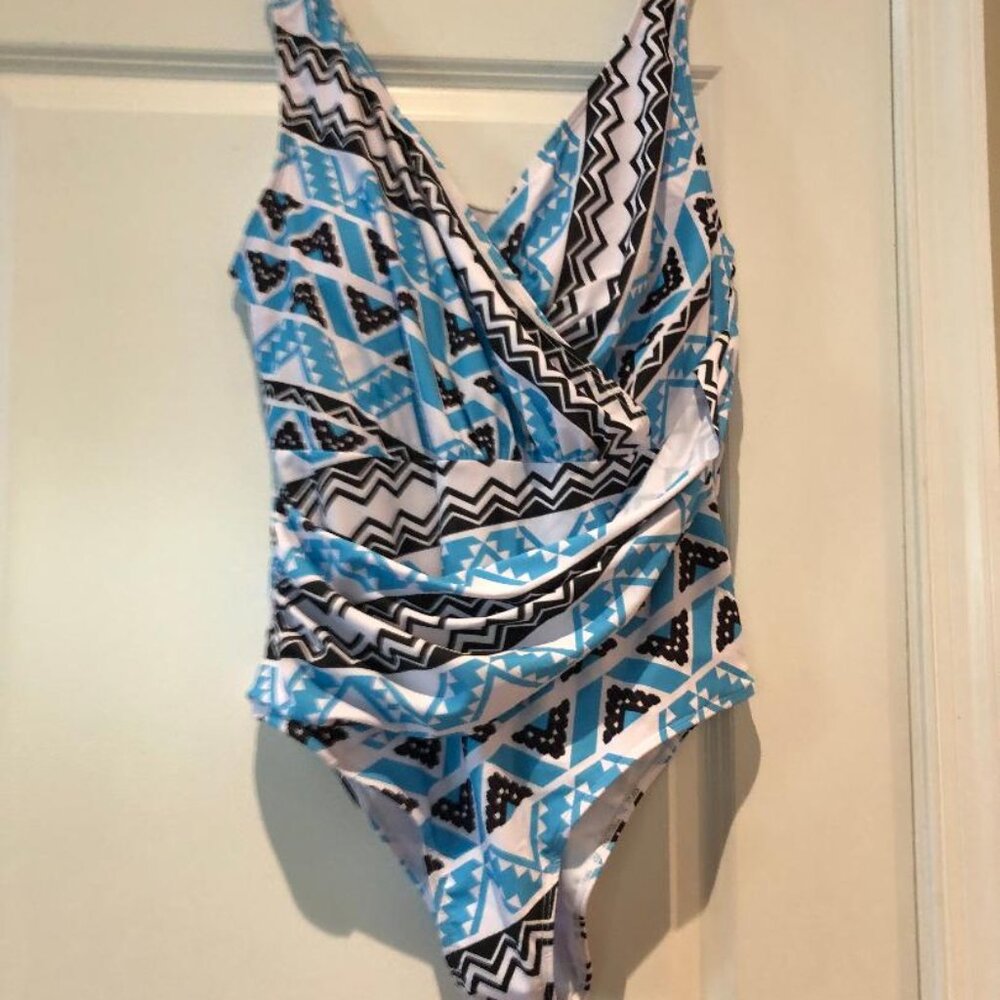 NWOT one piece bathing suit 1XL